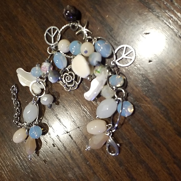 Fun Silvertone Multisize Link  Bracelet With Beads, Dangles, Shell, Peace Signs. - Picture 3 of 3